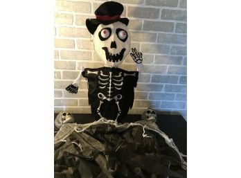 Light Up Lawn Skelton And 2 Hanging Ghouls Halloween Lot