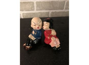 Efcco Asian Kissing Couple Salt And Pepper Shakers