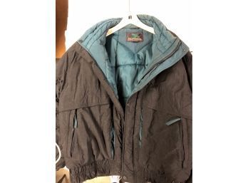 Field & Stream Vantage Cloth Winter Jacket Size 1X Big, Black With Green Accents, Zippered & Snap Closure