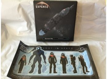 Loot Crate Exclusive  Lost In Space Robinson Family Car Decal Set And Expanse Rocinante Ship Diorama