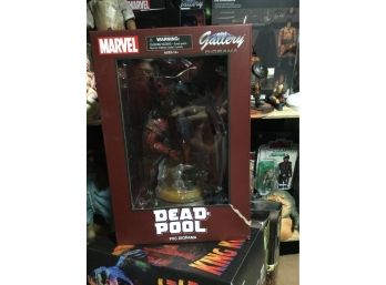 Marvel Deadpool PVC DIORAMA Diamond Select Gallery Action Figure