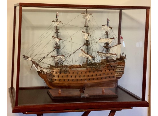 HMS VICTORY SHIP MODEL IN CUSTOM GLASS CASE W/TABLE STAND