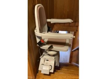 ACORN STAIRLIFT W/2 Remotes WORKS!  RAIL  13’ 2”