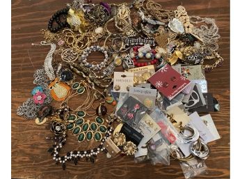 LARGE COSTUME JEWELRY LOT 1- WE CAN SHIP!!