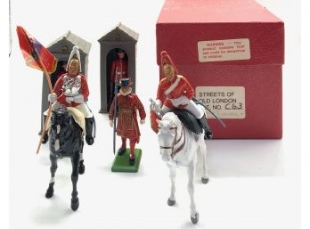 BRITIANS 1987 METAL STREETS OF OLD LONDON C63 W/2 PLASTIC GUARDS & BEEFEATER- WE CAN SHIP!