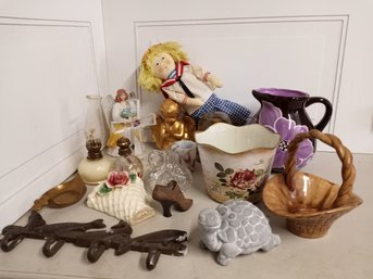 Large Lot Of Misc. Decor Items, See Pictures For What Is In The Lot