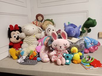 Huge Number  Of Stuffed Animals And Dolls, Comes With Colorful Bag.