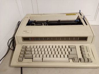 IBM Brand Wheelwriter 1000 By LexMark Electric Typewriter