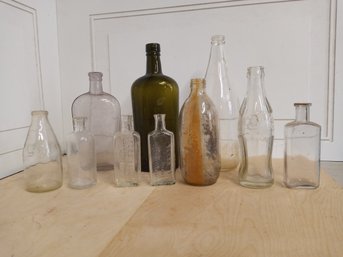 10 Antique Bottles, Various Sizes, Shapes And Colors. See Pictures For Contents Of The Lot