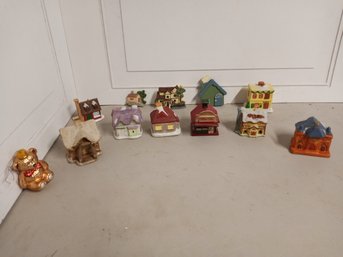 Tiny Christmas Village, 12 Items
