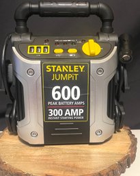STANLEY 600/300 Amp 12V Jump Starter With LED Light And USB