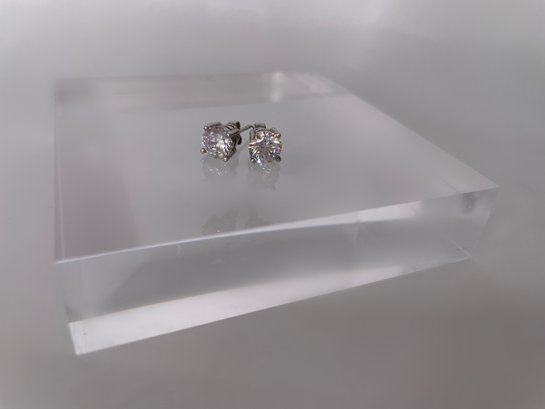 Sterling Silver Studs With Round Clear Stones 2.4g
