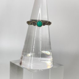 Sterling Silver Ring With Green Stone 1.36g