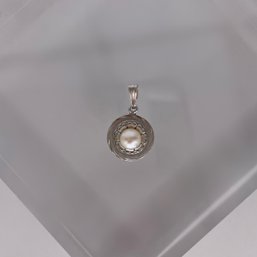 Sterling Silver Charm With Pearl Like Center 1.75g