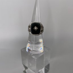 Sterling Silver Ring With Glossy Black And Clear Stone Center 6.51g