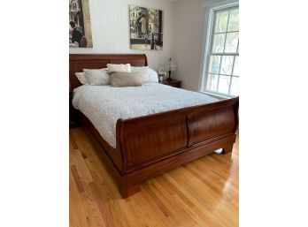 LUXURIOUS MAHOGANY QUEEN SIZE BED STATEMENT PIECE  - Delivery Available