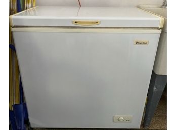 MAGIC CHEF FREEZER 7.0 CUBIC FEET CAPACITY 33'x 33' X 21' DEEP - Delivery Available