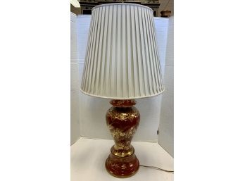 STUNNING RED  & GOLD PORCELAIN TABLE LAMP WITH PLEATED SHADE