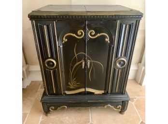 EXCEPTIONAL VINTAGE EBONIZED BLACK HANDPAINTED CHINOISERIE BAR CABINET - Delivery Available