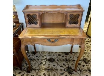 EXCEPTIONAL VINTAGE FRENCH LOUIS XV STYLE FRUITWOOD WITH LEATHER TOP WRITING DESK PLAT - Delivery Available