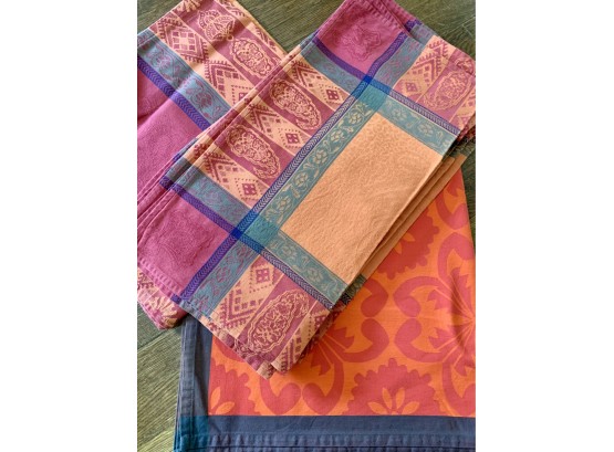 Lot Of Lot Of 6 Napkins, 2  Tablecloths In Orange, Red And Brown