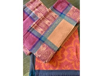 Lot Of Lot Of 6 Napkins, 2  Tablecloths In Orange, Red And Brown
