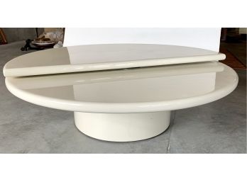 Pace Mid Century Modern Fiberglass Two-Tier Cocktail Coffee Table Four Foot Diameter
