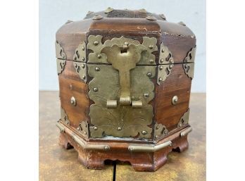 Unusual Vintage Chinese Decorative Jewelry Trinket Box