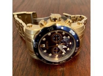 Magnificent Big Invicta Big Mens Gold Watch Wristwatch