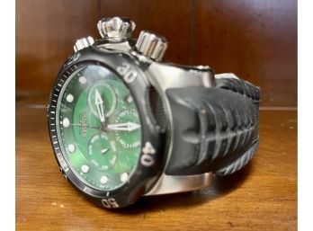 Sporty Invicta Venom XL Mens Military Divers Pilots Watch With Green Face
