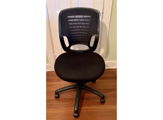 Comfortable Black Swivel Desk Chair On Wheels