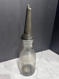 Vintage 1926 The Master Mfg. Co. One Liquid Quart Glass Oil Bottle W/Spout