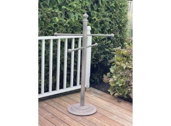 Trapani Aluminum Towel Stand By Front Gate
