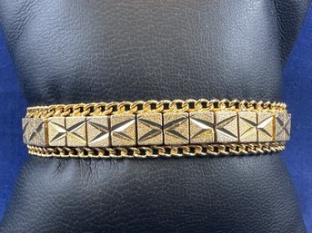 18K Yellow Gold Vintage Bracelet With Diamond Cutting And Chain Safety