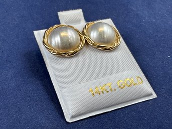 14K Yellow Gold White Pearl Earrings