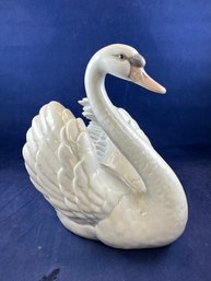 Lladro Figurine Swan With Wings Spread
