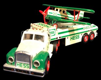 HESS Lot 5: 2002 Toy Truck With Airplane