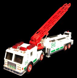 HESS Lot 8: 2000 Fire Truck With Ladder