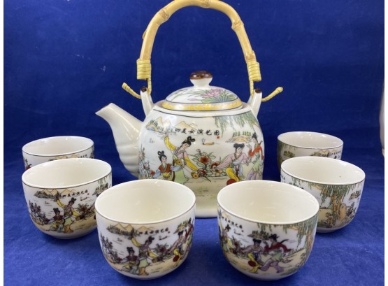 Beautiful Tea Pot With 6 Matching Tea Cups
