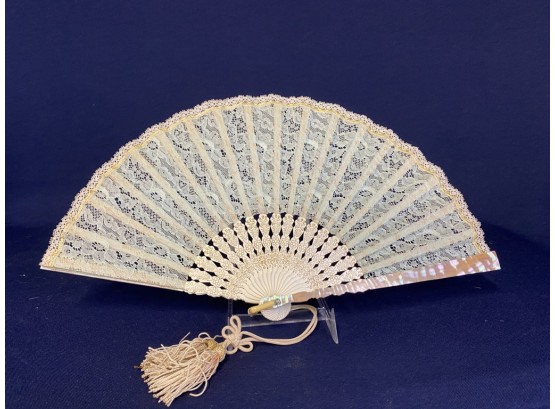 Fan With Lace And Mother Of Pearl With White Painted Handle