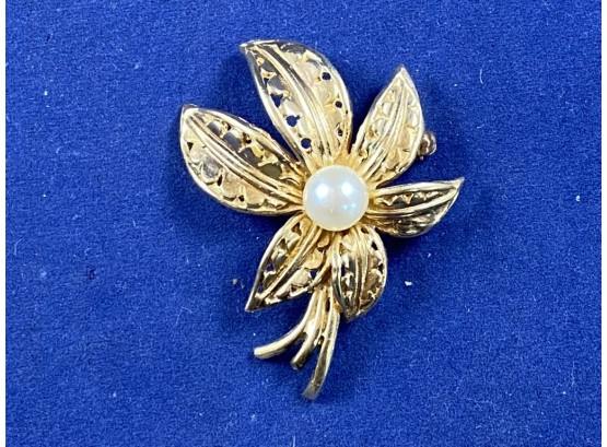 14K Yellow Gold Pearl Flower Pendant