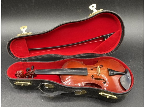 Miniature Replica Of W: A: Mozart, Violin In Case With Bow - Plays Music