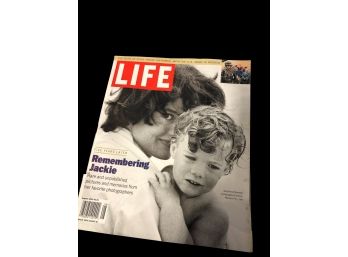 Collectible LIFE Magazine Issue Of August 1999 Featuring Jacqueline Kennedy