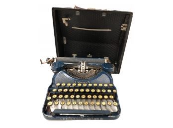 Collectors Antiques: Smith Corona Typewriter In Original Case