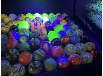 Marbles - Large Lot Of 71 Vintage Glowing Reactive Aggie Shooter Marbles