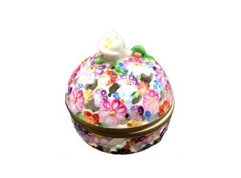 Beautiful FloraL Herend Hungary Porcelain Pierced Trinket Box 6219 C