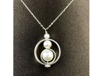 Sterling Silver 18' Necklace With Modern 3 Pearl Pendant