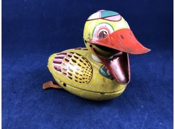 Vintage Bright Tin Litho Windup Duck. Missing Key