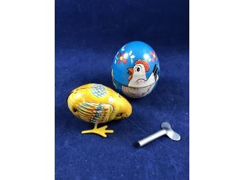 Metal Egg  With Pecking Chicken With Key