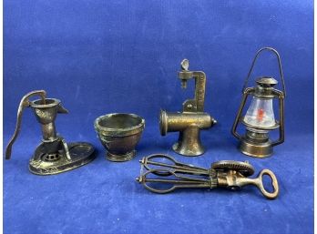 Vintage Lot 4 Of 5 Durham Industries Metal Die Cast Miniatures, Water Pump, Lantern, Meat Grinder, Bowl, Mixer